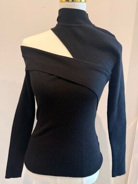 Do+Be medium one Off shoulder long sleeve black